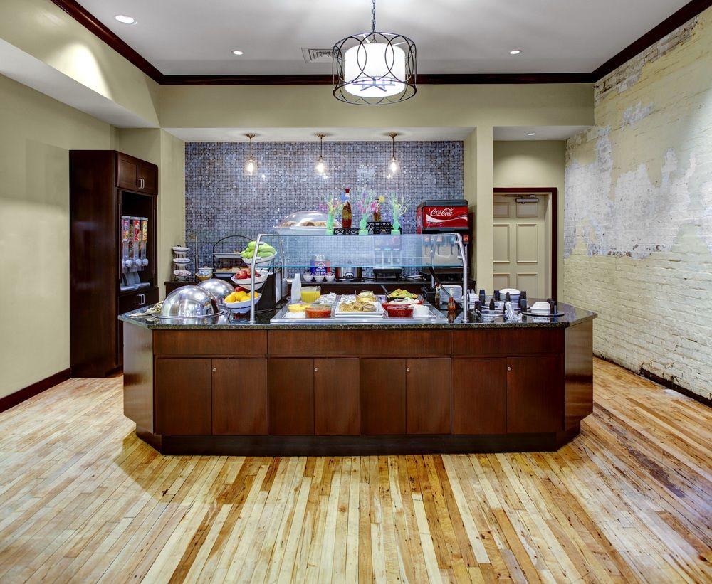 Staybridge Suites Savannah Historic District By Ihg Bagian luar foto