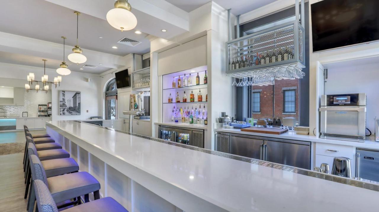 Staybridge Suites Savannah Historic District By Ihg Bagian luar foto