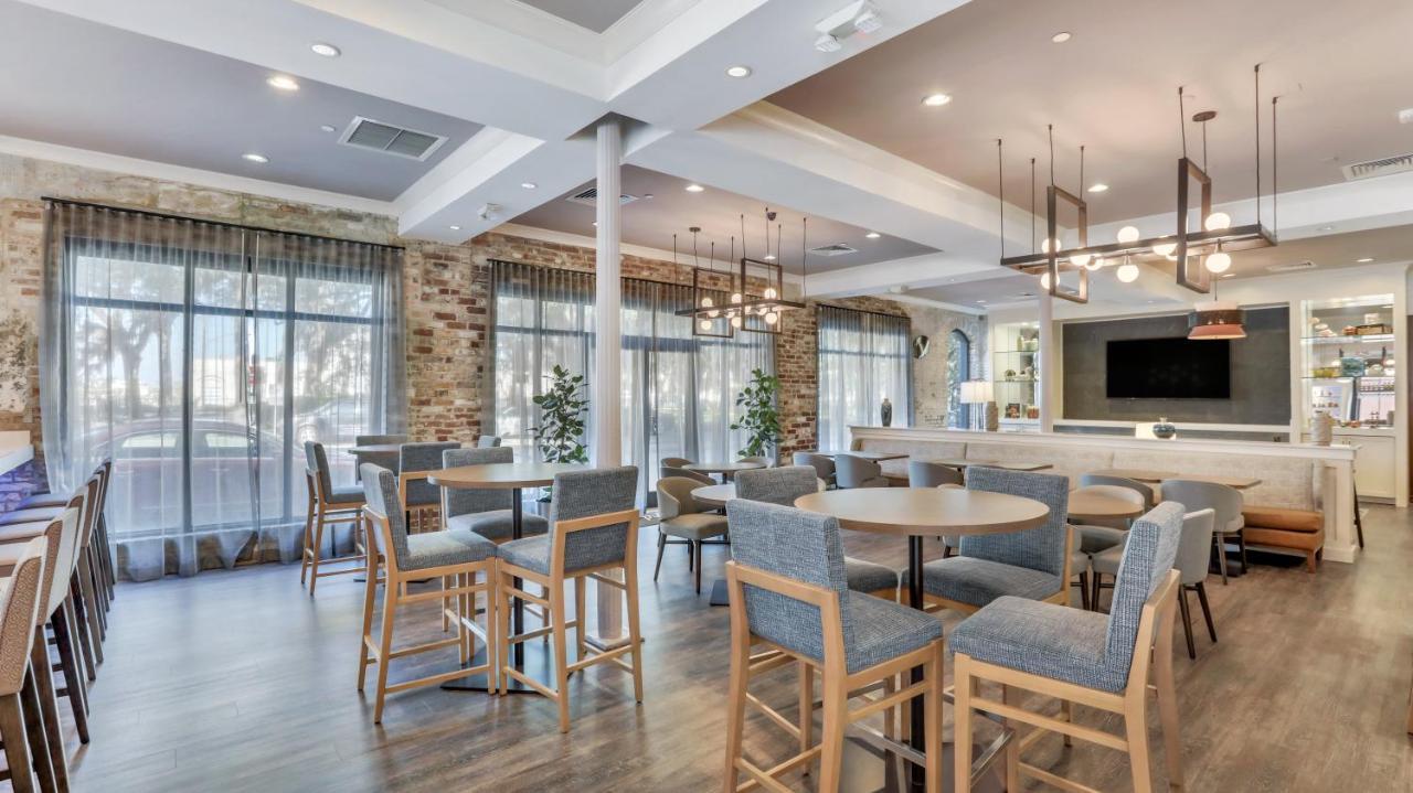 Staybridge Suites Savannah Historic District By Ihg Bagian luar foto