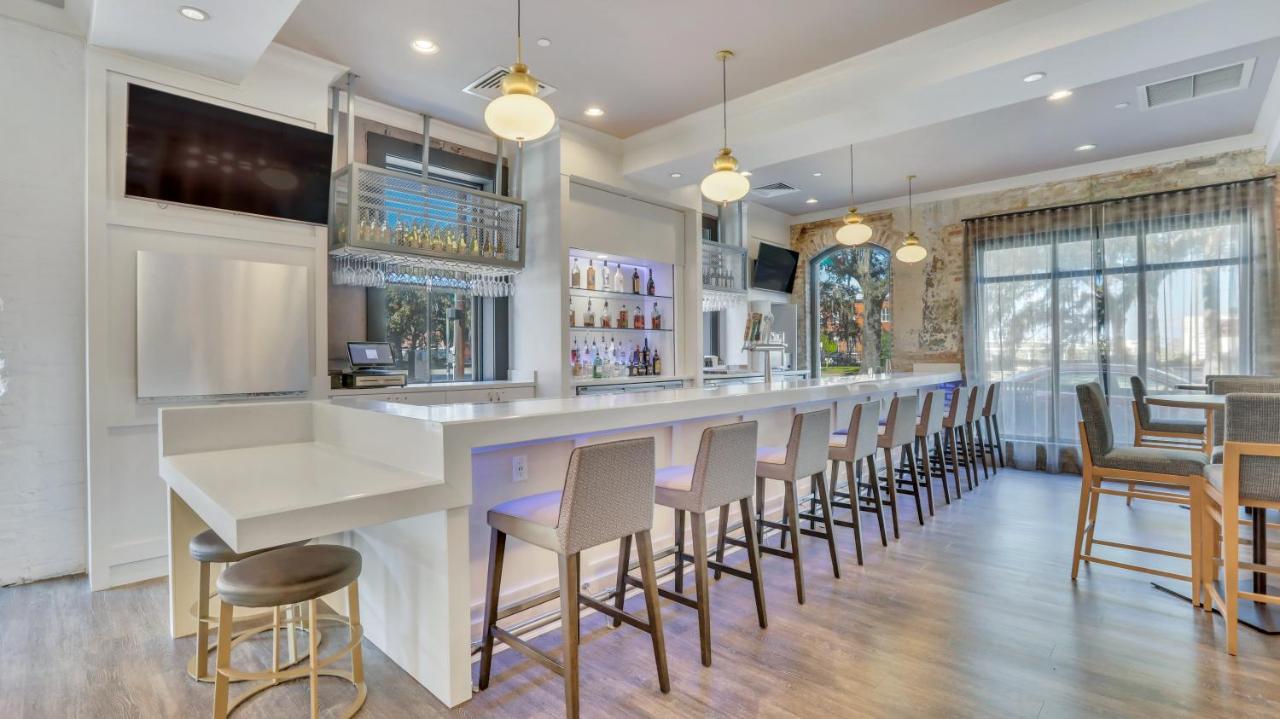 Staybridge Suites Savannah Historic District By Ihg Bagian luar foto