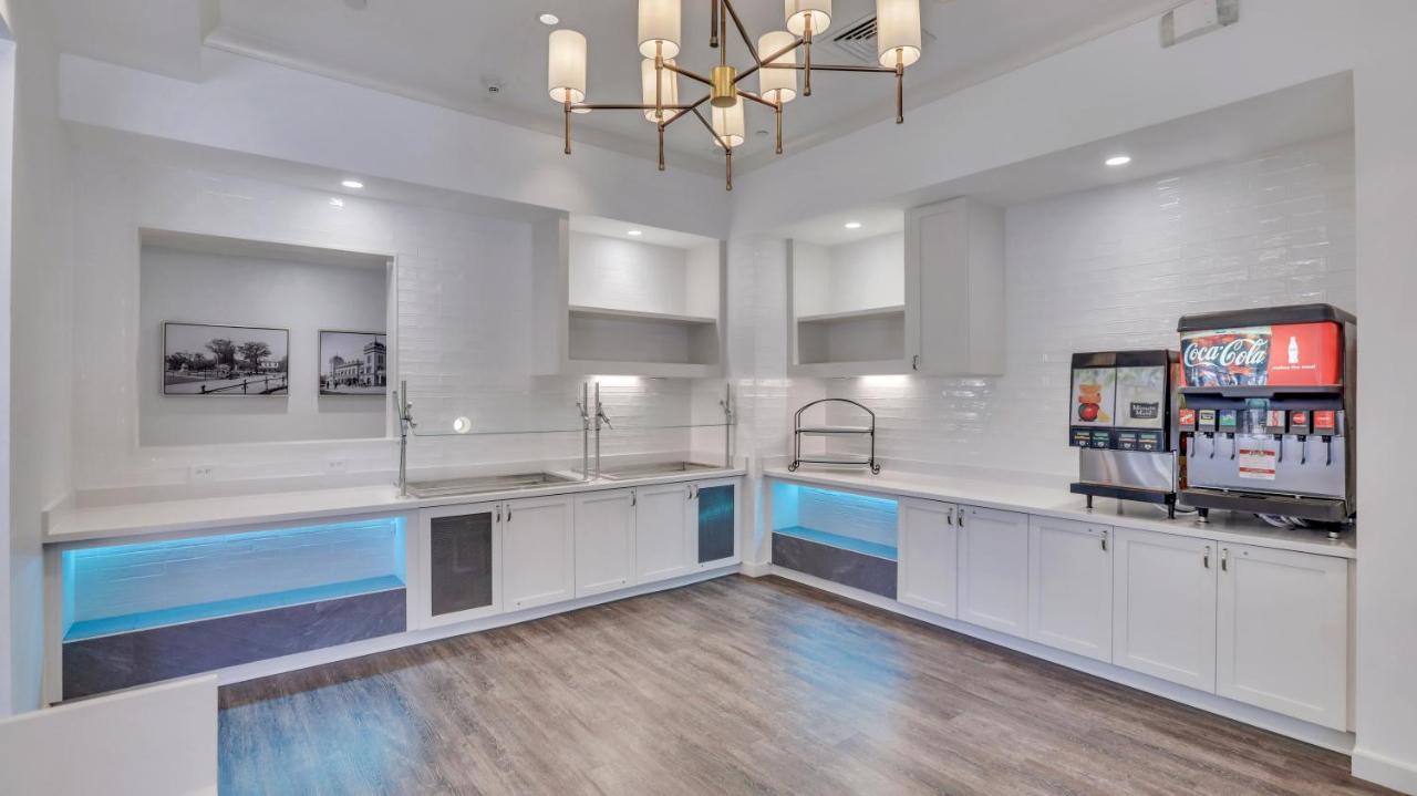 Staybridge Suites Savannah Historic District By Ihg Bagian luar foto