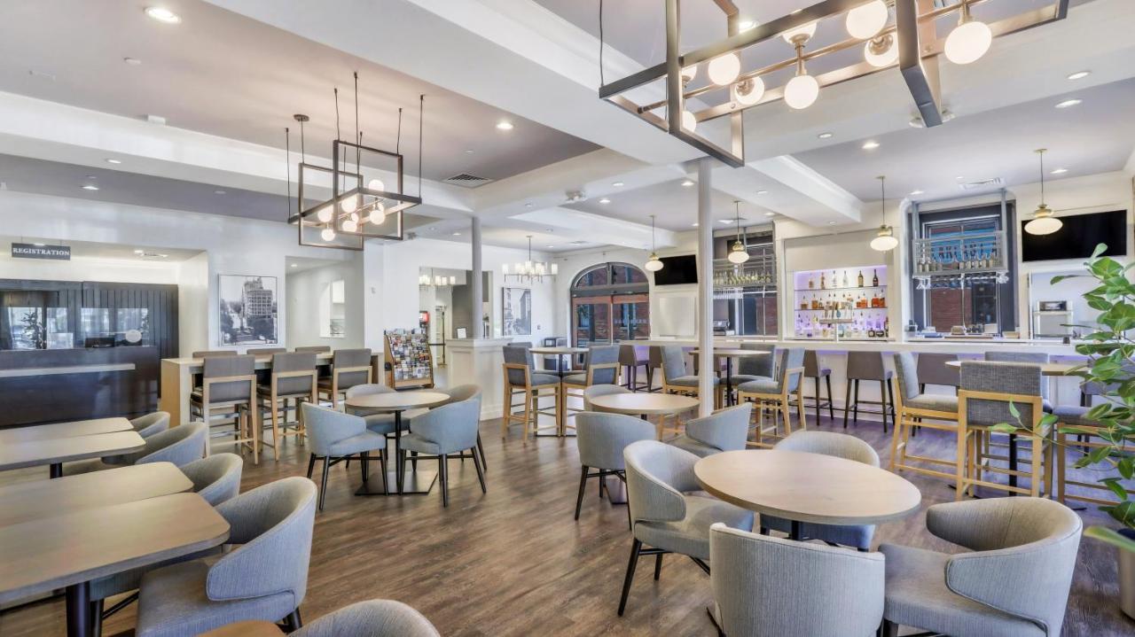 Staybridge Suites Savannah Historic District By Ihg Bagian luar foto