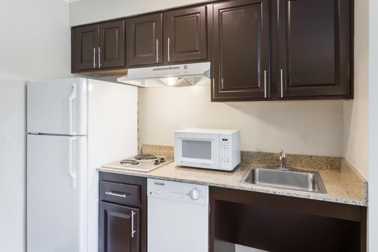 Staybridge Suites Savannah Historic District By Ihg Bagian luar foto