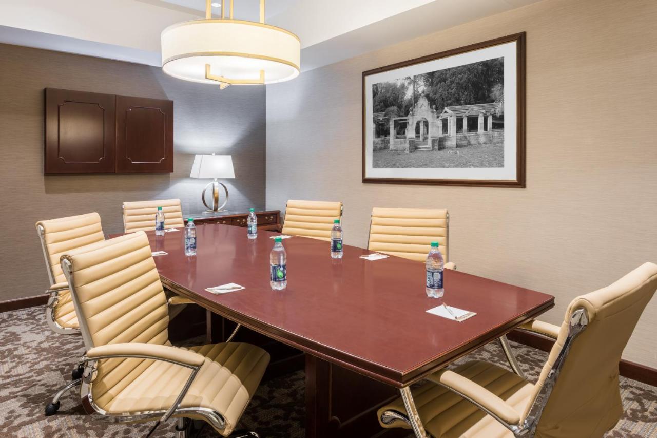 Staybridge Suites Savannah Historic District By Ihg Bagian luar foto