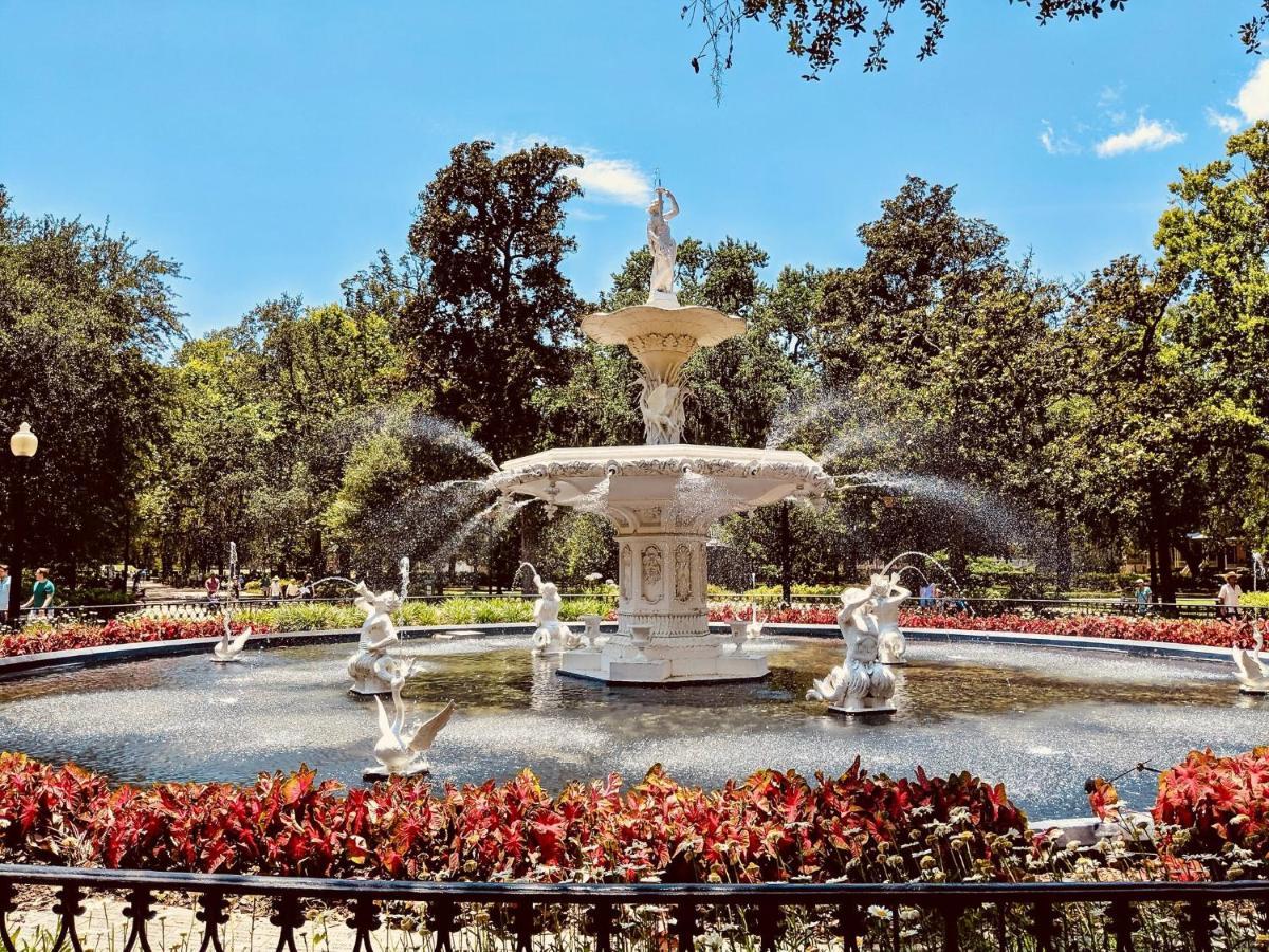 Staybridge Suites Savannah Historic District By Ihg Bagian luar foto