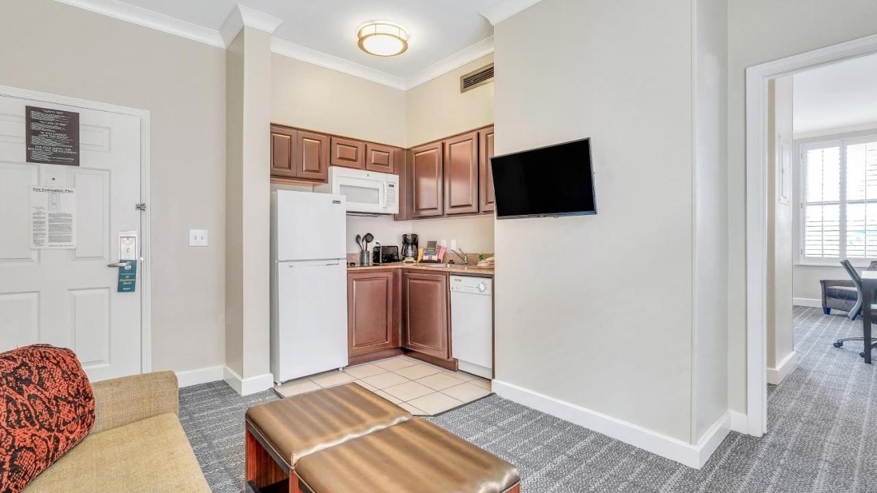 Staybridge Suites Savannah Historic District By Ihg Bagian luar foto