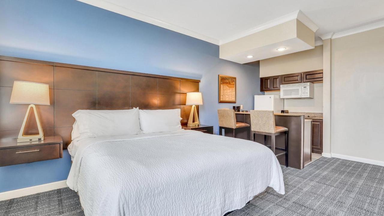 Staybridge Suites Savannah Historic District By Ihg Bagian luar foto
