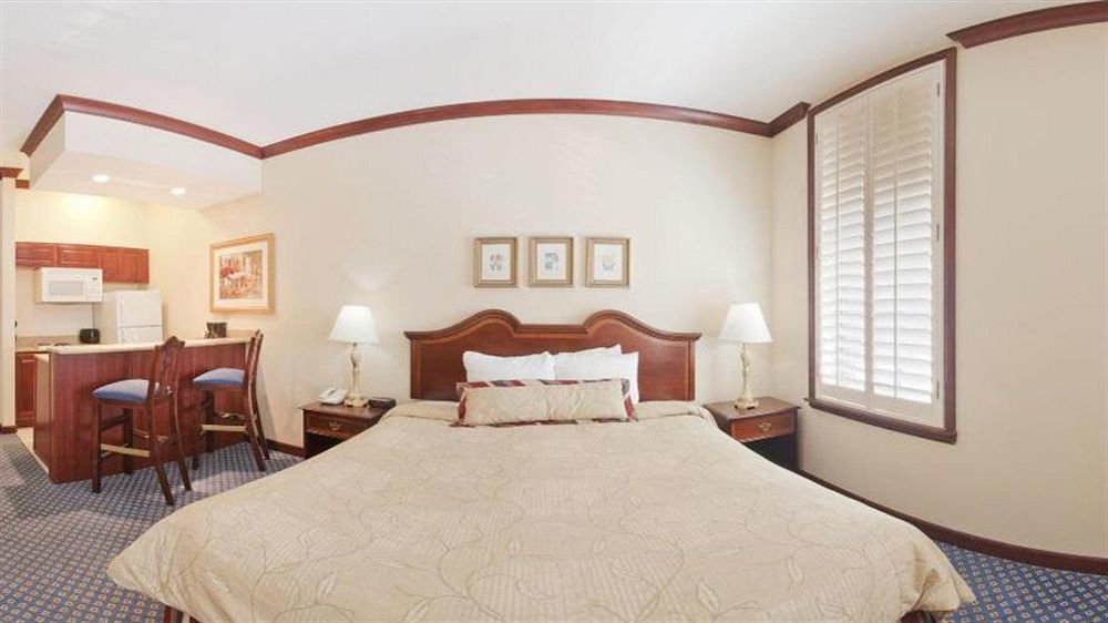 Staybridge Suites Savannah Historic District By Ihg Bagian luar foto