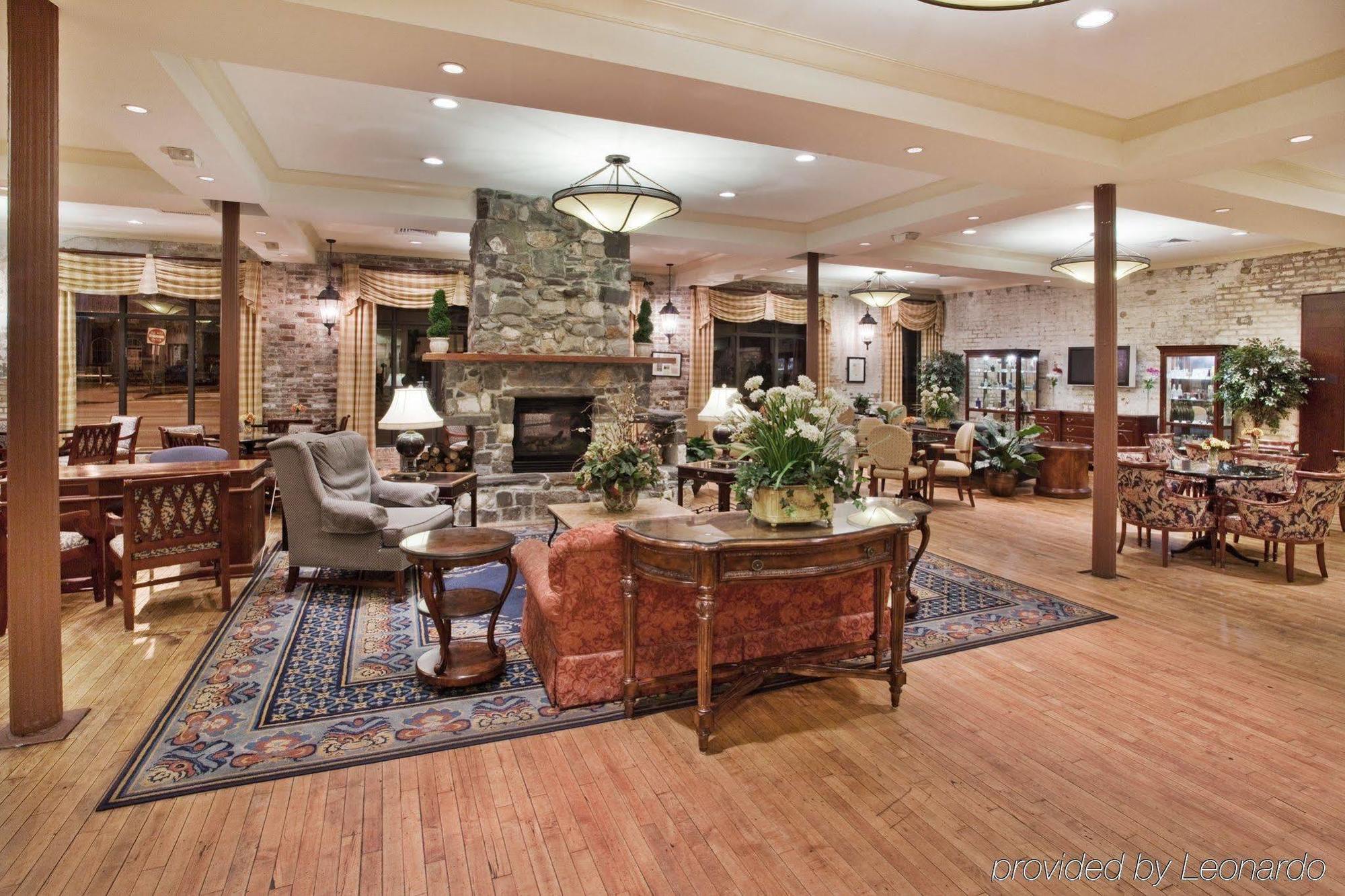 Staybridge Suites Savannah Historic District By Ihg Bagian luar foto