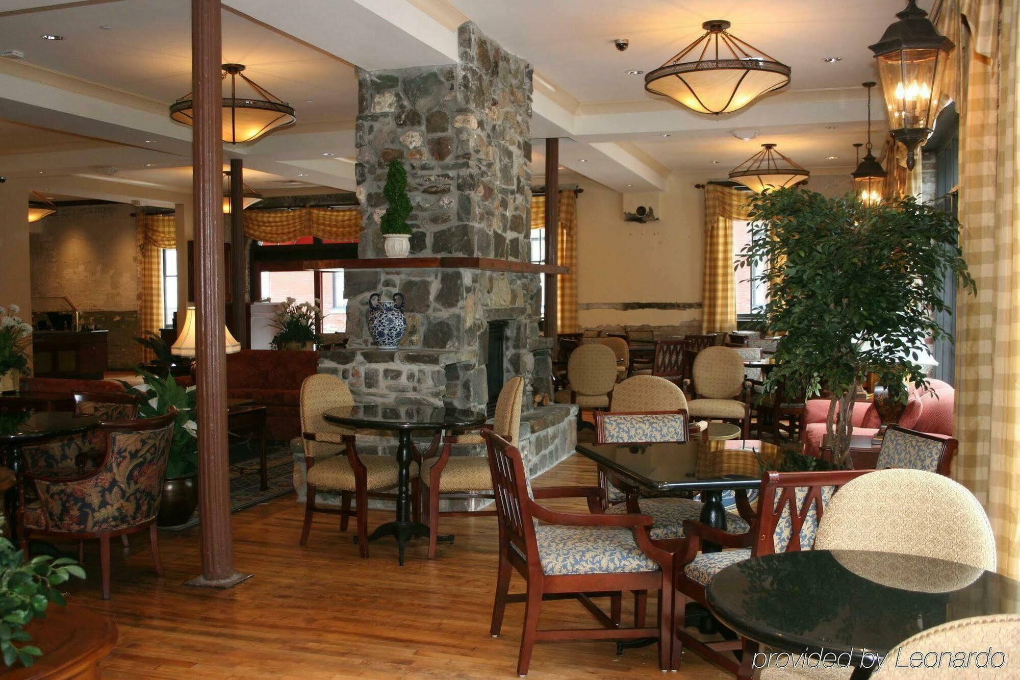 Staybridge Suites Savannah Historic District By Ihg Bagian luar foto