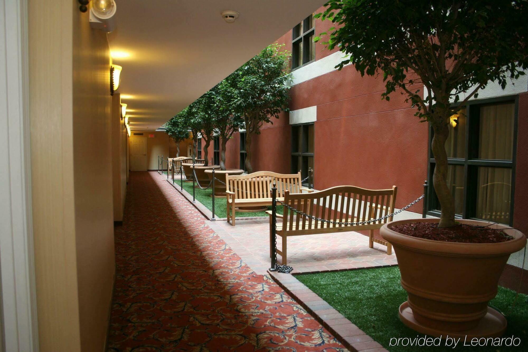 Staybridge Suites Savannah Historic District By Ihg Bagian luar foto