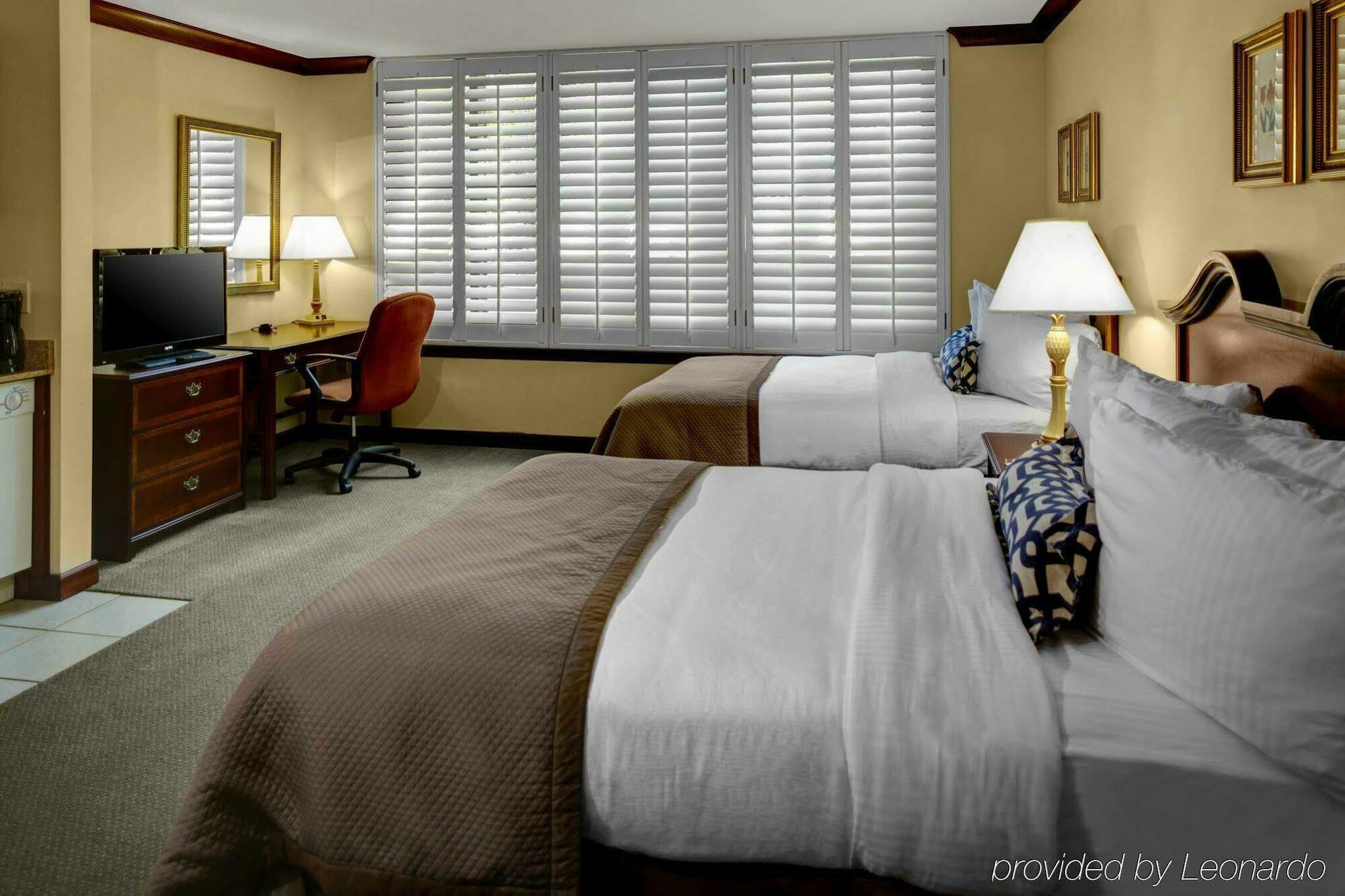 Staybridge Suites Savannah Historic District By Ihg Bagian luar foto