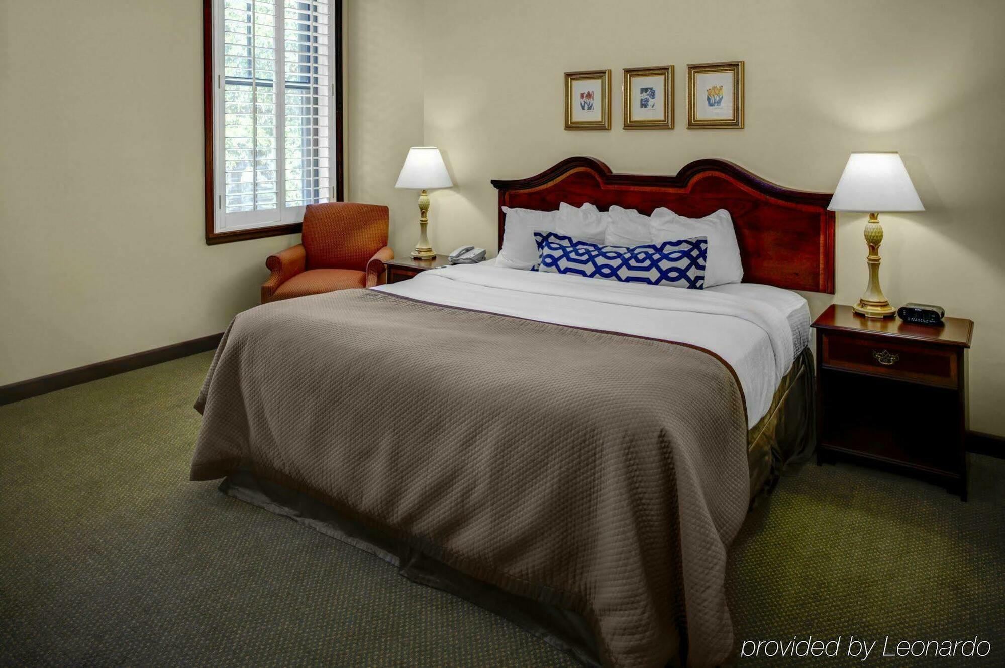 Staybridge Suites Savannah Historic District By Ihg Bagian luar foto